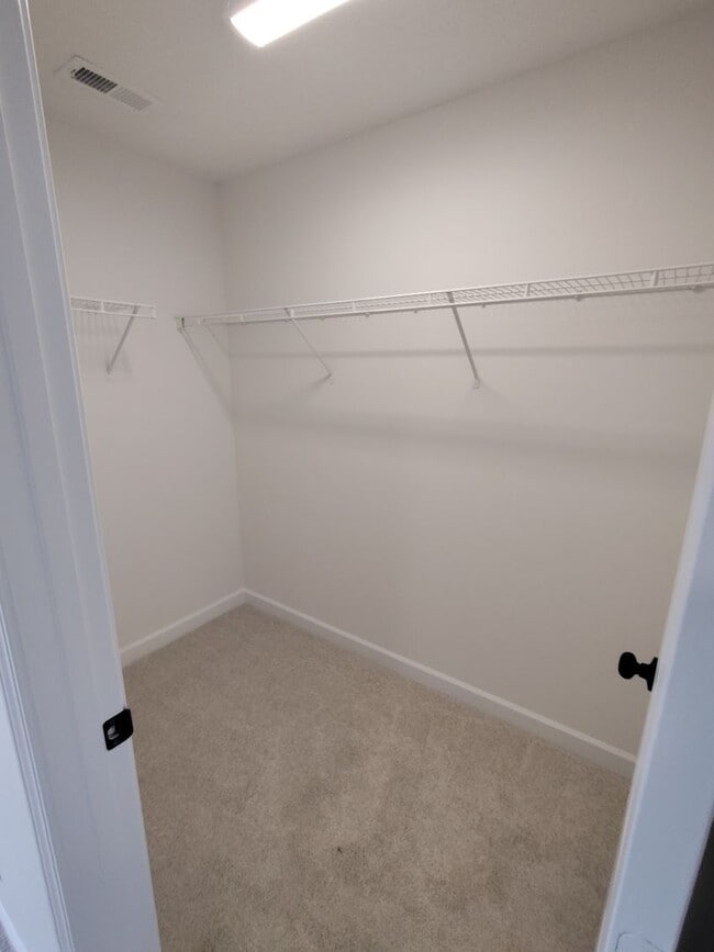 Building Photo - Beautiful cul-de-sac home - Lots of Upgrades