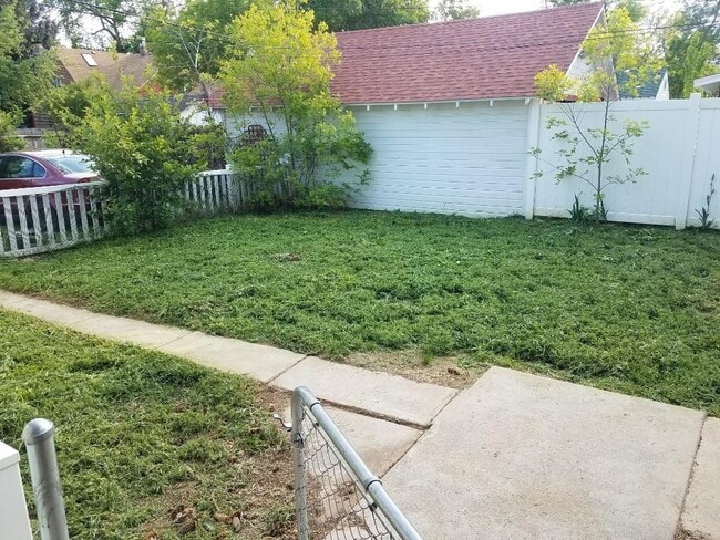 Building Photo - Charming 3bedroom, 1.5bathroom Home