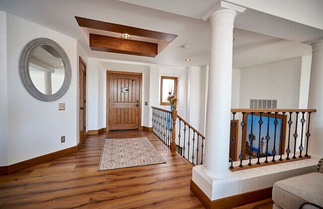 Building Photo - 7080 Via del Mar