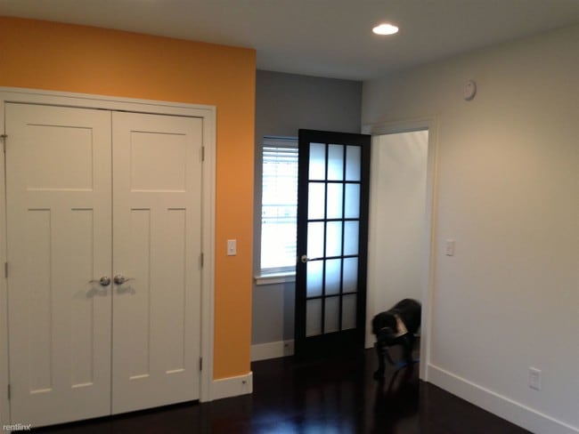 Building Photo - 2 br, 1 bath  - 120 Eastern Ave SE Apt 7