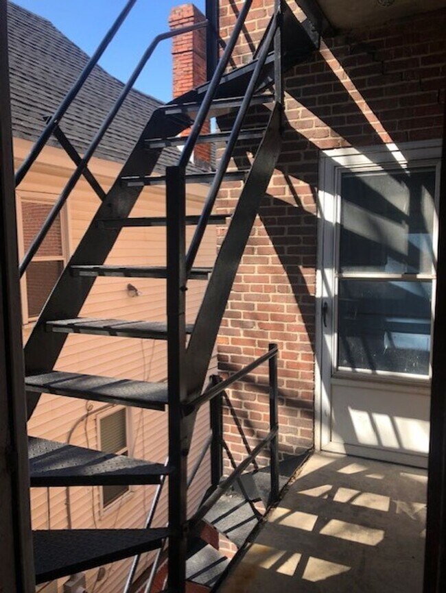 Building Photo - OMO3511-LM