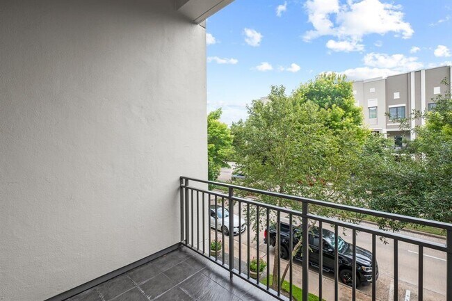 Building Photo - 1405 Lake Pointe Pkwy