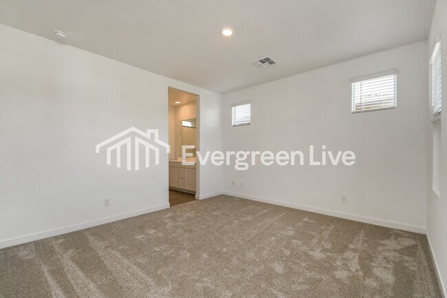 Building Photo - 10127 E Ulysses Ave