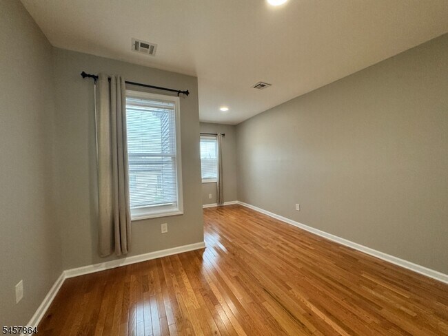 Building Photo - 968 Dehart Pl