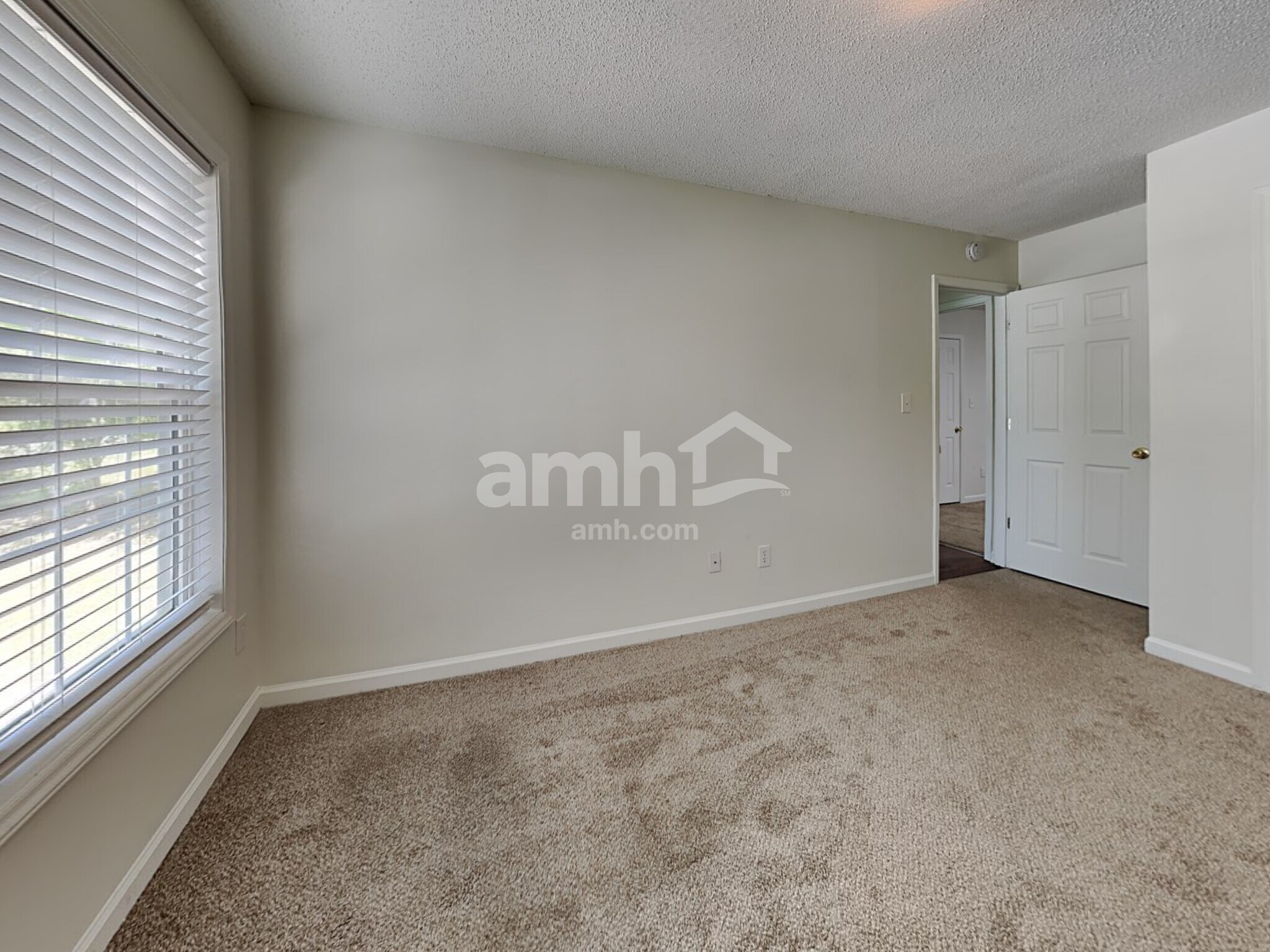 Building Photo - 1703 Hunterwoods Dr