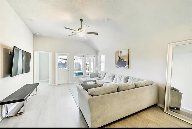 Building Photo - 20711 Winghaven Dr