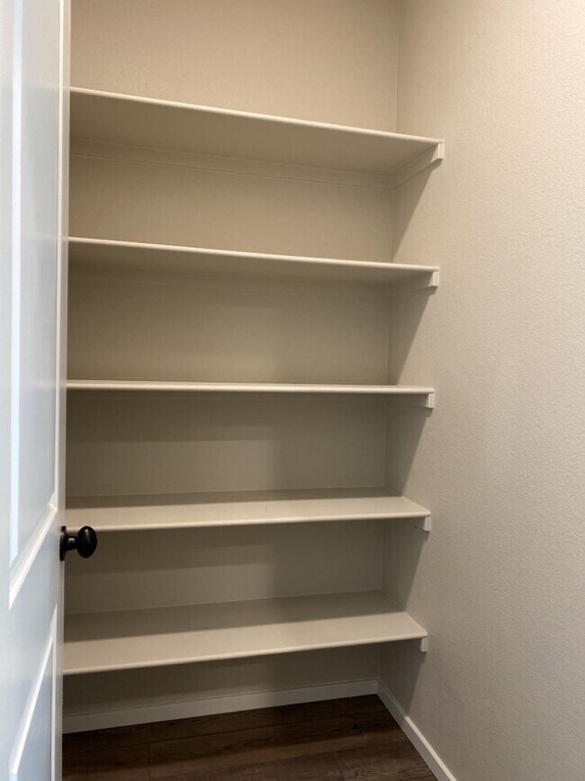 Building Photo - Stunning Townhome in Northridge Trails