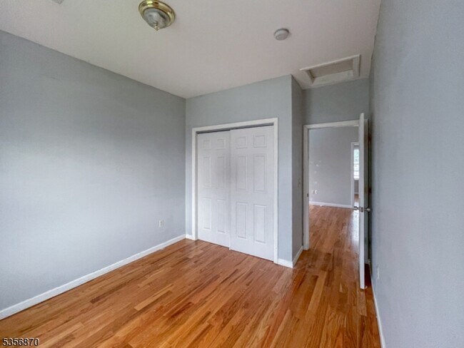 Building Photo - 560 Forest St