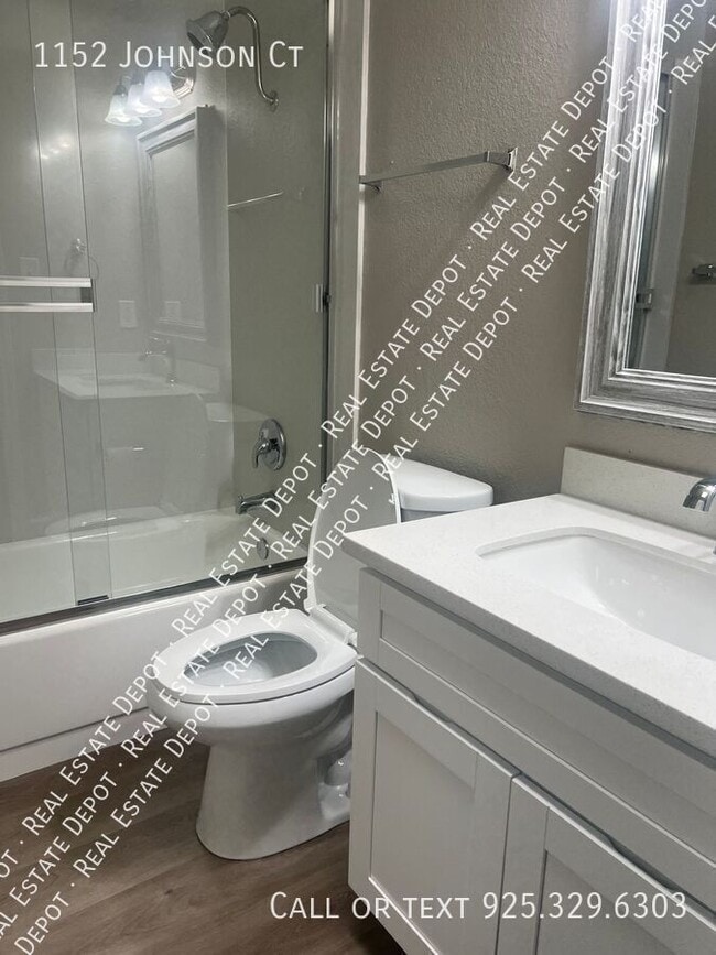 Building Photo - 1152 Johnson Ct