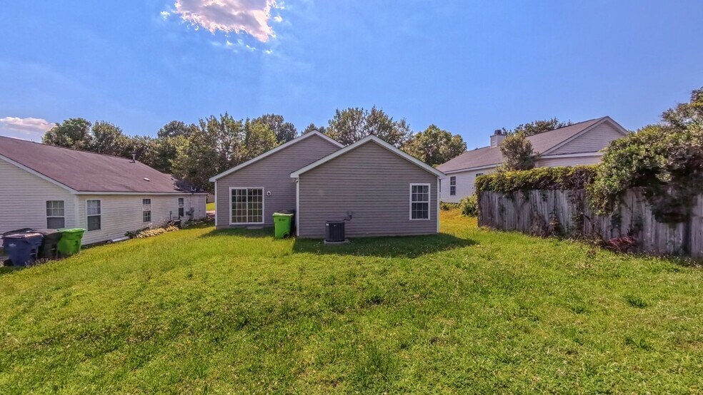 Building Photo - 4928 Silverdene St