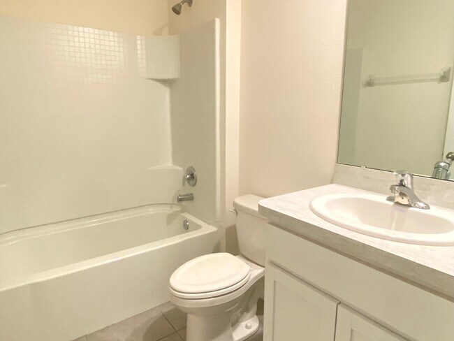 Building Photo - Beautiful 3/2 in Greystone Hills Gated Com...