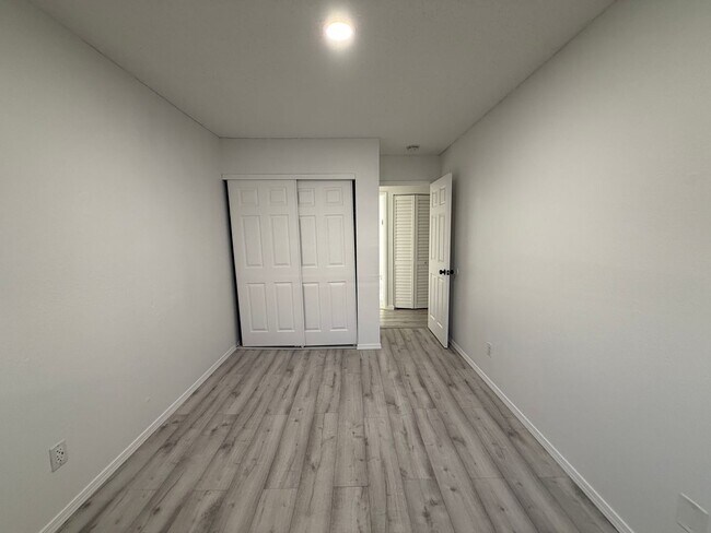 Building Photo - 1028 Bradley Square