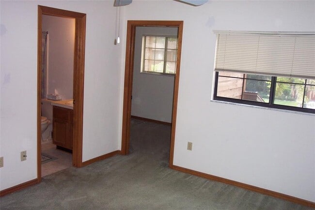 Building Photo - 816 SW 55th Terrace