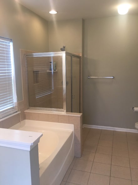 Building Photo - 1422 Burrell Ave NW