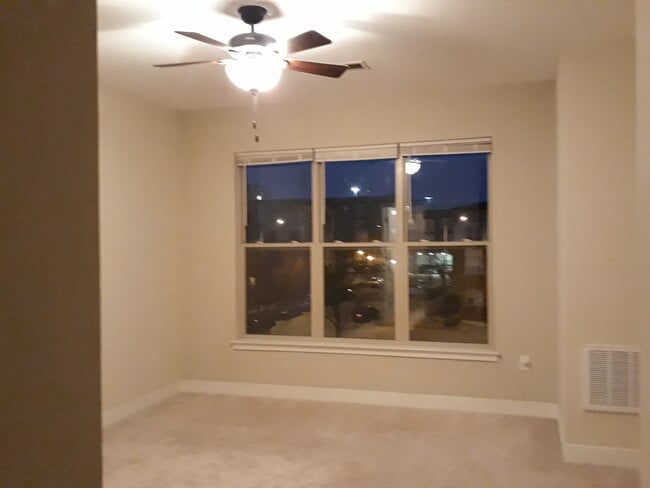 Building Photo - 849 Seigle Point Dr