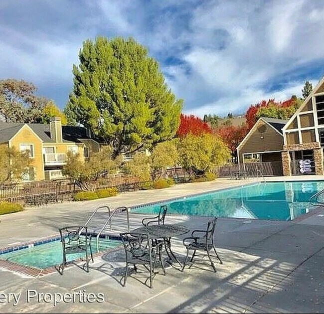 Building Photo - Beautiful 2-Bedroom Condo with Serene Wate...