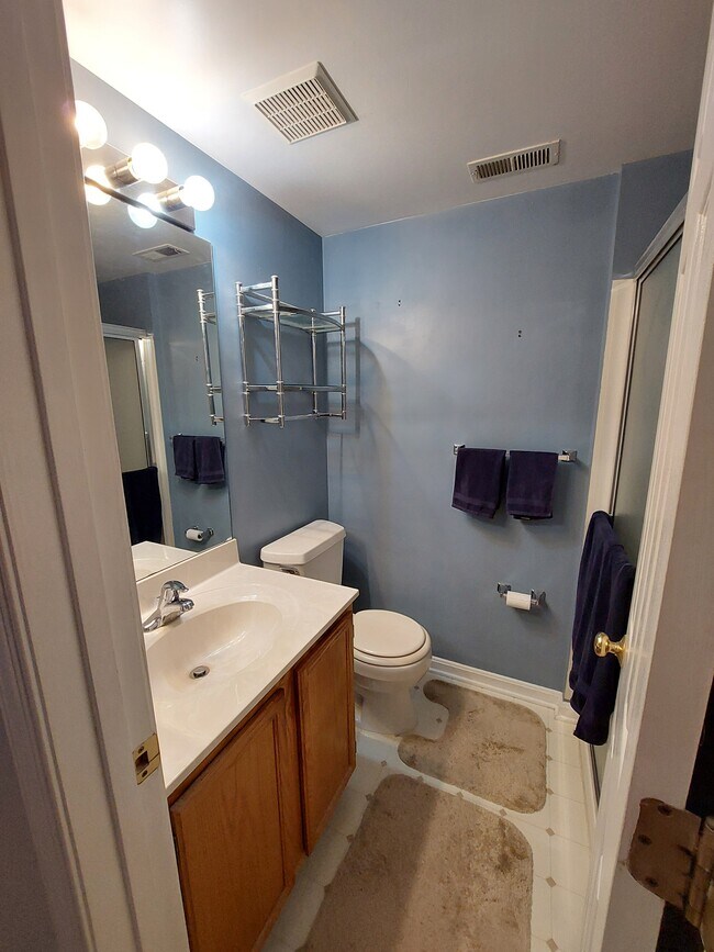 Building Photo - 3800 Sunnyfield Ct