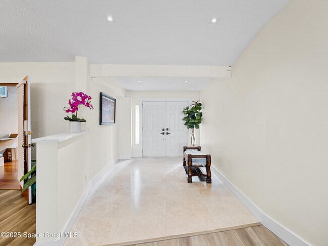 Building Photo - 165 Crispin St