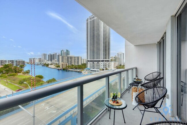 Building Photo - 2602 E Hallandale Beach Blvd