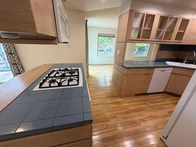 Building Photo - (969) Lance Way - 3 Bedroom / 2 Bath Home