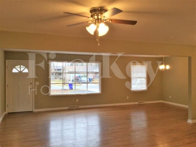 Building Photo - 2080 Bishop Dr