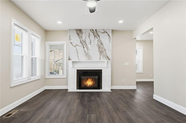 Building Photo - 395 8th St NE