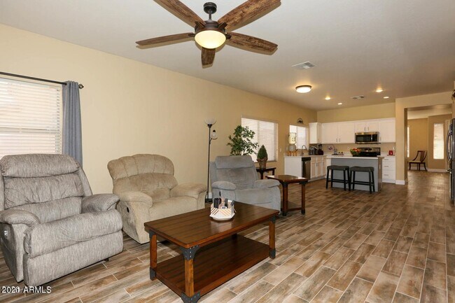Building Photo - 2056 E Riviera Dr