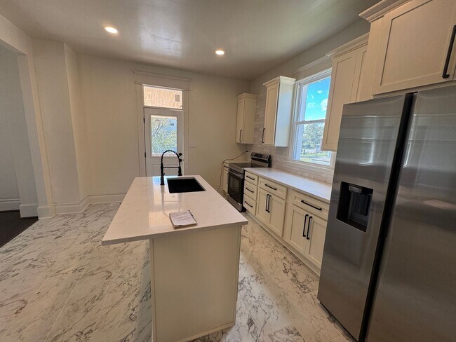 Building Photo - Updated 3-Bedroom, 2-Bath with all new appliances.