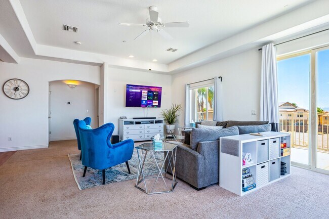 Building Photo - 3 BR + Bonus, Fully furnished, Includes Ut...