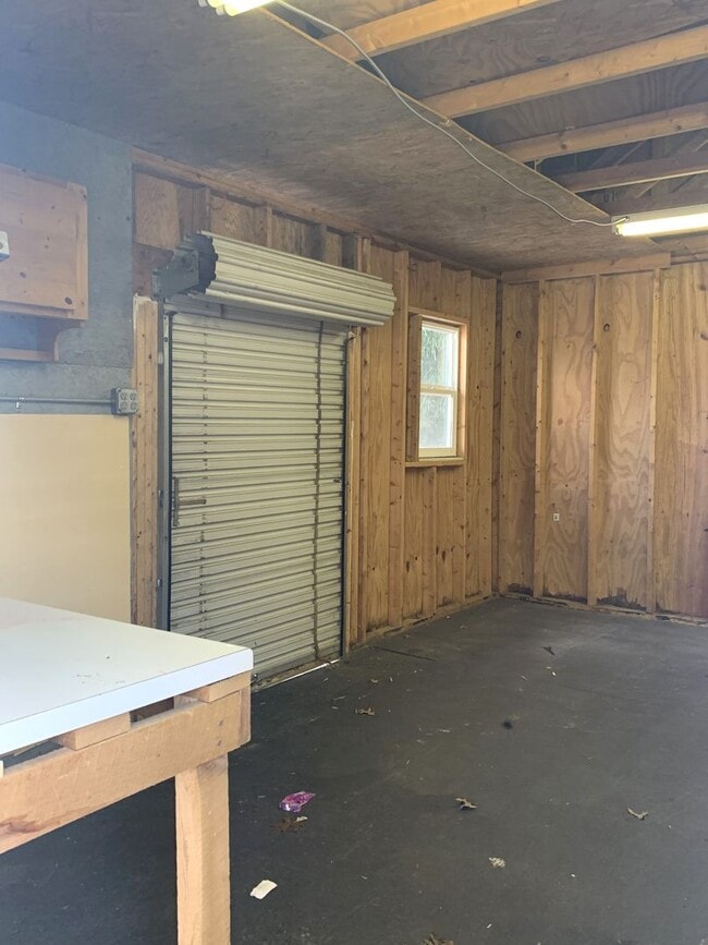 Building Photo - MOVE IN READY, APPLY NOW!!