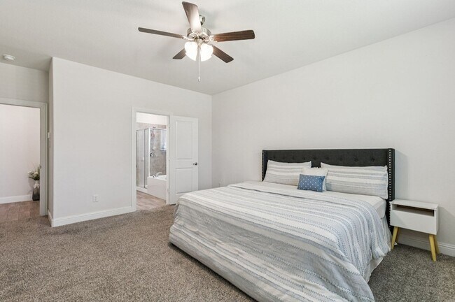 Building Photo - 2913 Cerro Ranch Rd