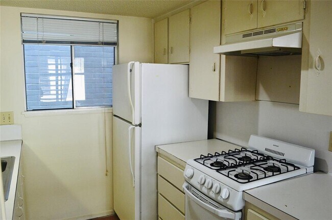 Building Photo - 2610 Salado St