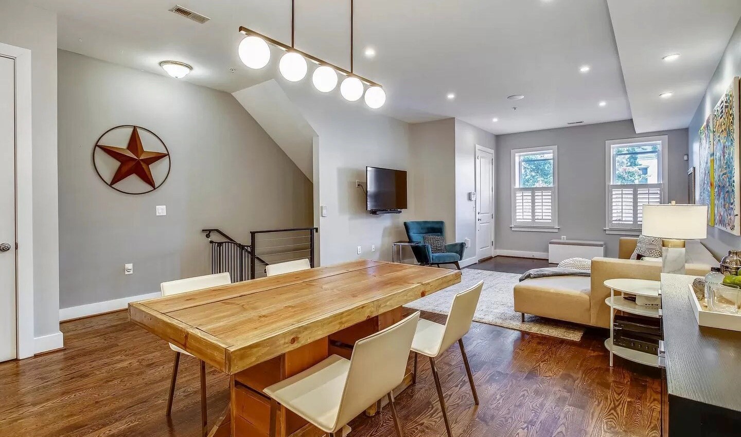 Huge living room / dining room - 730 Girard St NW