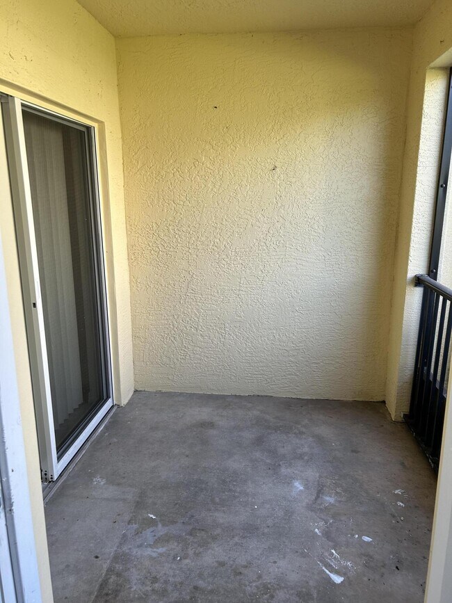 Building Photo - 130 SW Peacock Blvd