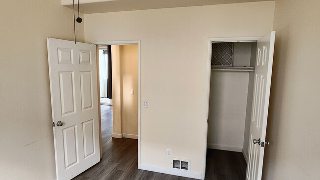 Building Photo - 3 bedrooms 3 bathrooms townhome FOR RENT i...