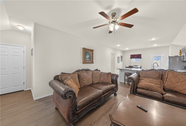 Building Photo - 8110 Dogwood Dr