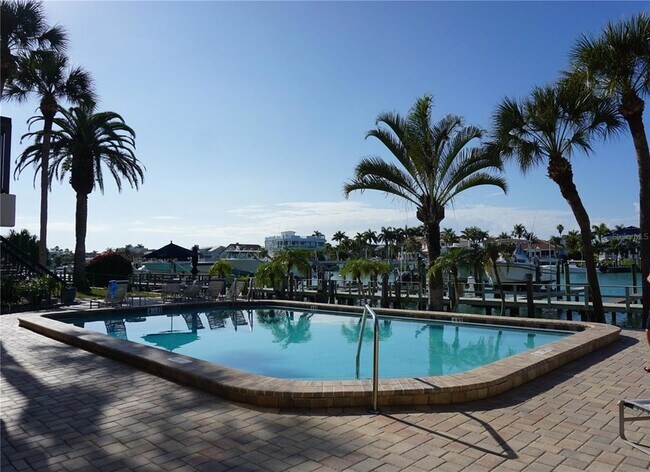 Building Photo - 534 Pinellas Bayway S