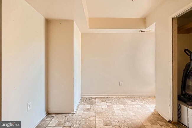 Building Photo - 1332 W Lafayette Ave