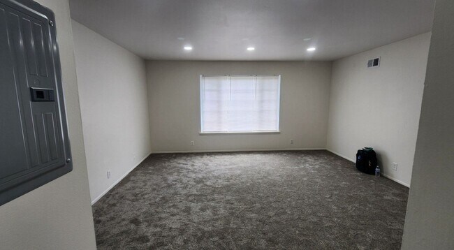 Building Photo - 25341 Shiawassee Cir