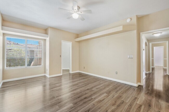 Building Photo - 2-Bedroom Condo in Gated Community!