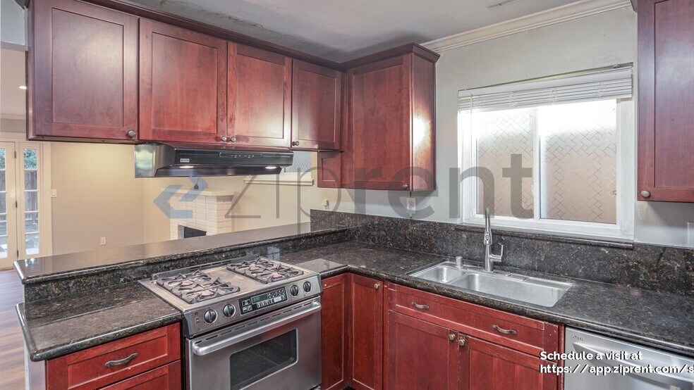 Building Photo - 1861 Briarwood Dr