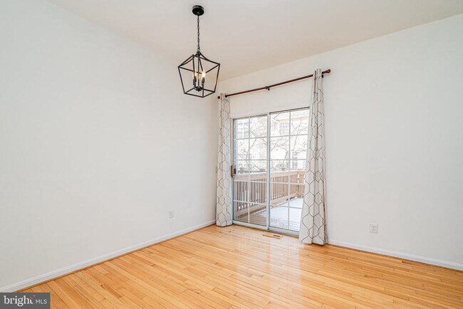 Building Photo - 2507 James Maury Dr