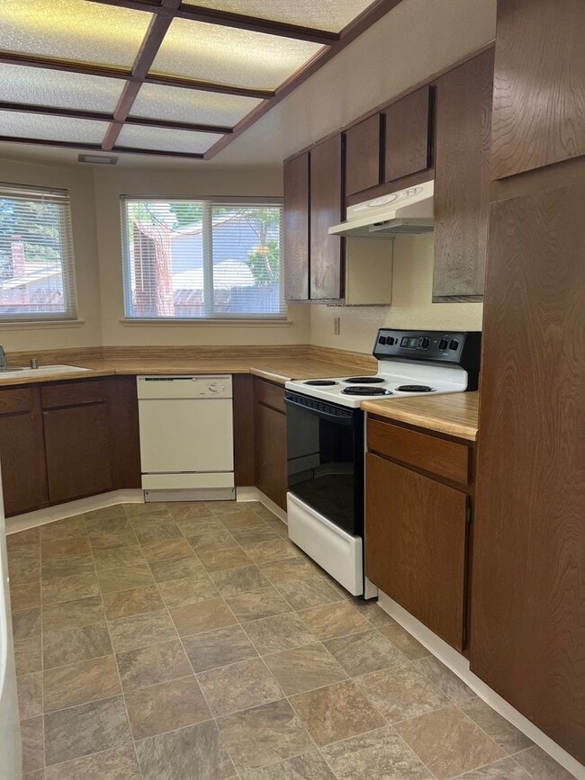 Building Photo - ROSEMONT 3 BR 2 BA House