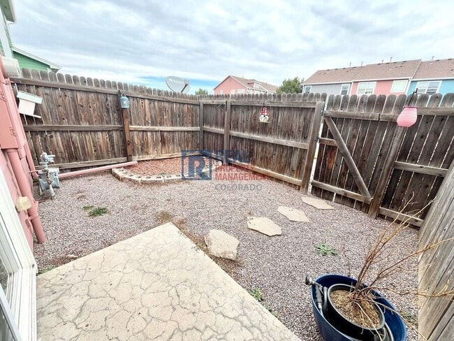 Building Photo - 2575 Shannara Grove