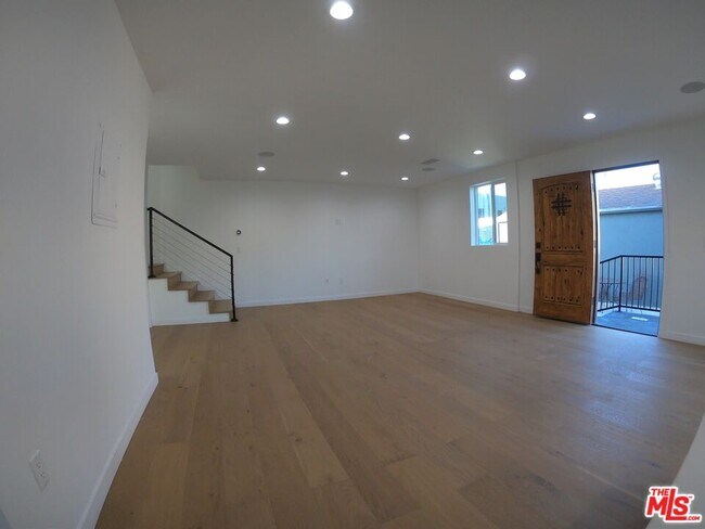 Building Photo - 635 N Formosa Ave