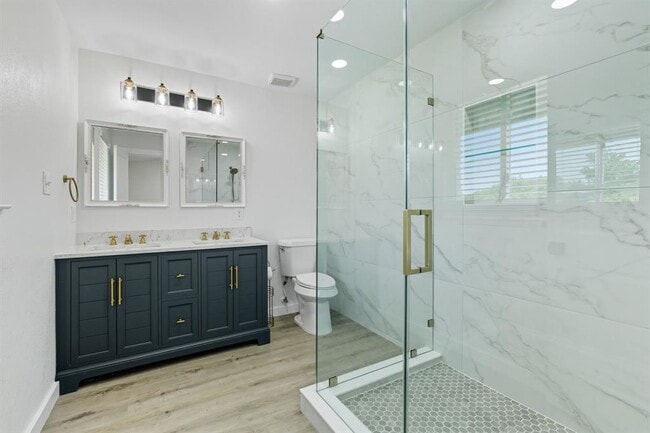 Building Photo - 5113 Loyola Ln