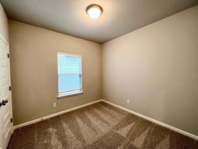 Building Photo - Home for lease