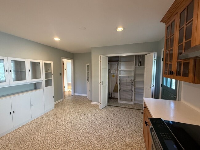 Building Photo - Fantastic Home Near Three Chopt and Patterson Available immediately!