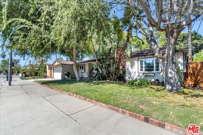 Building Photo - 13253 Magnolia Blvd