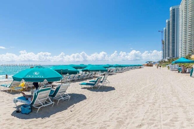 Building Photo - 16485 Collins Ave